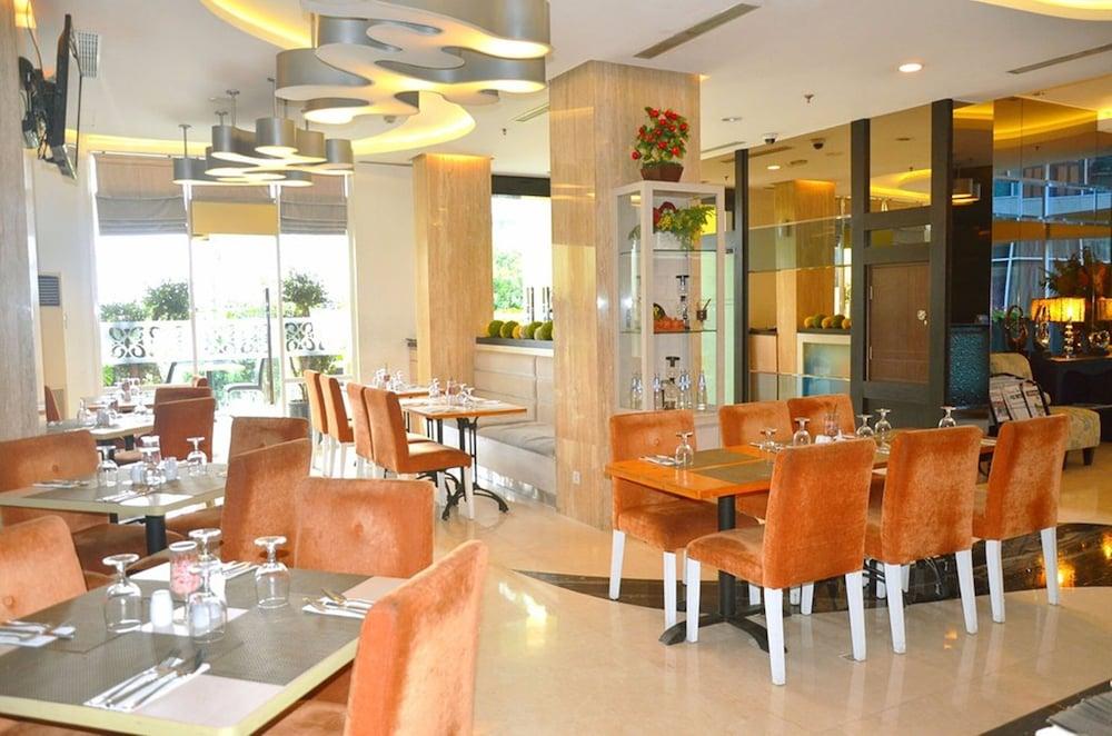 Gp Mega Kuningan Jakarta Buitenkant foto